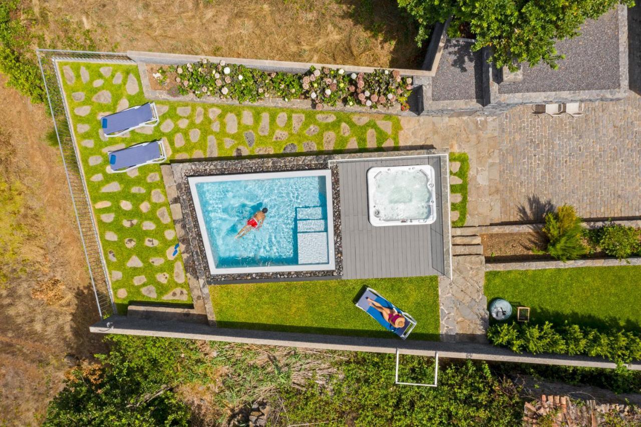 Casa Da Maloeira By An Island